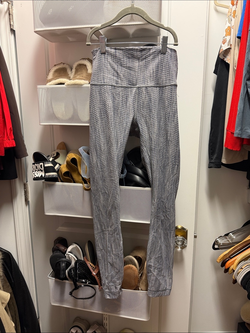 High-Waist Gray Patterned Leggings